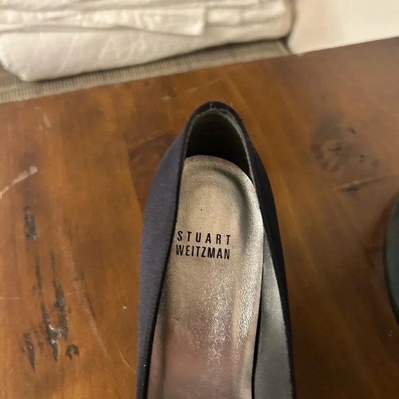 Stuart Weitzman satin Gigiritz  ruffle pump in 8.5 mint condition leather sole - Picture 11 of 12